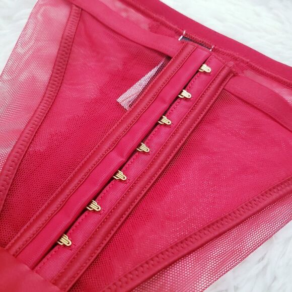 Victoria's Secret BRAZILIAN MEDIUM Red Velvet Lace Mesh Hool & Eye Very Sexy - Picture 2 of 6
